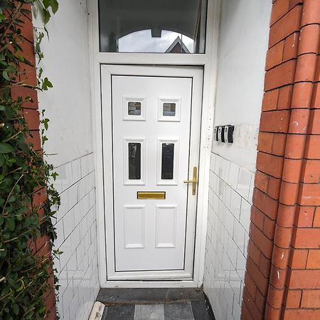 Inner-City Apartments - Basic Amenites Cardiff Buitenkant foto