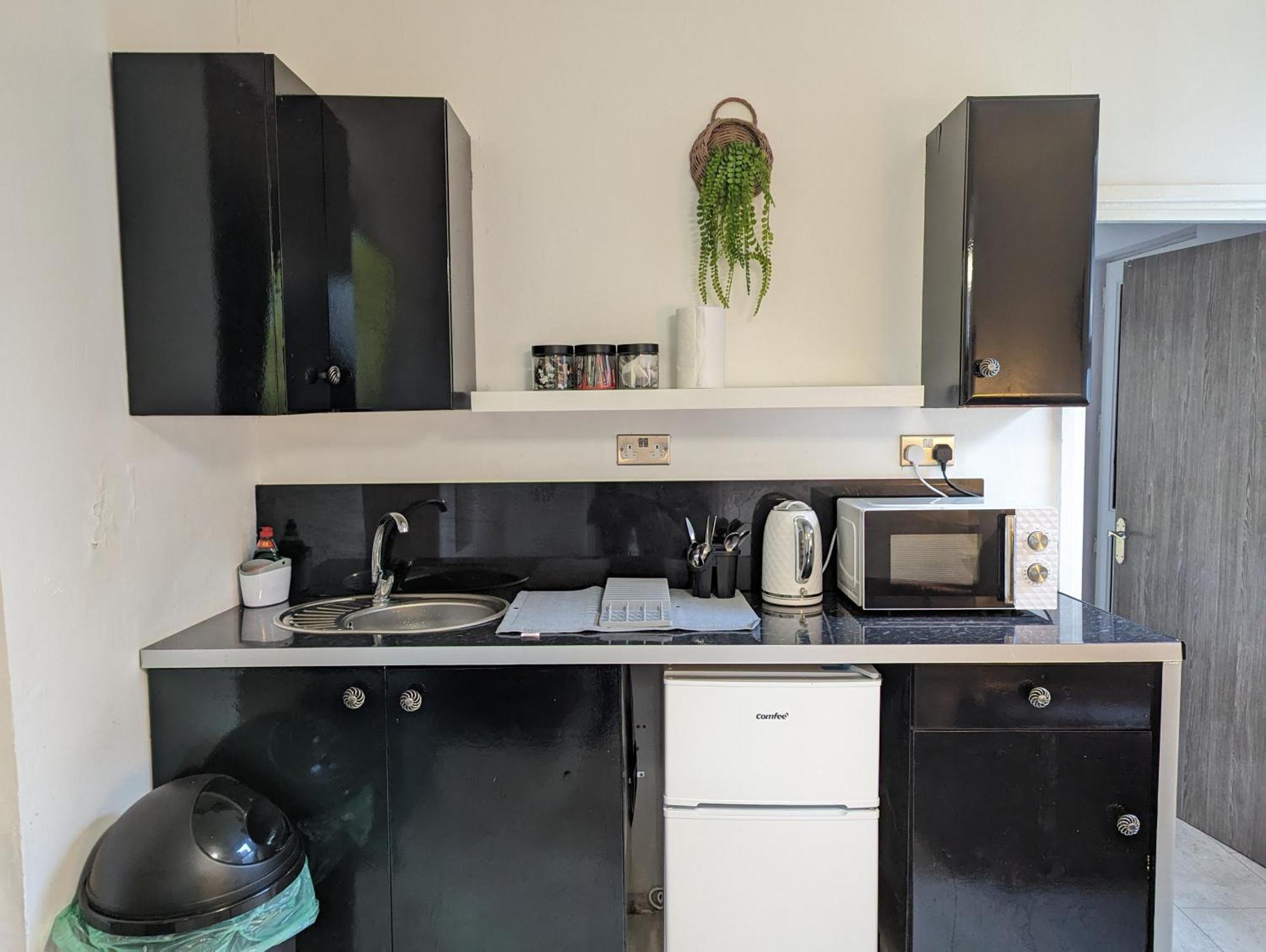 Inner-City Apartments - Basic Amenites Cardiff Buitenkant foto