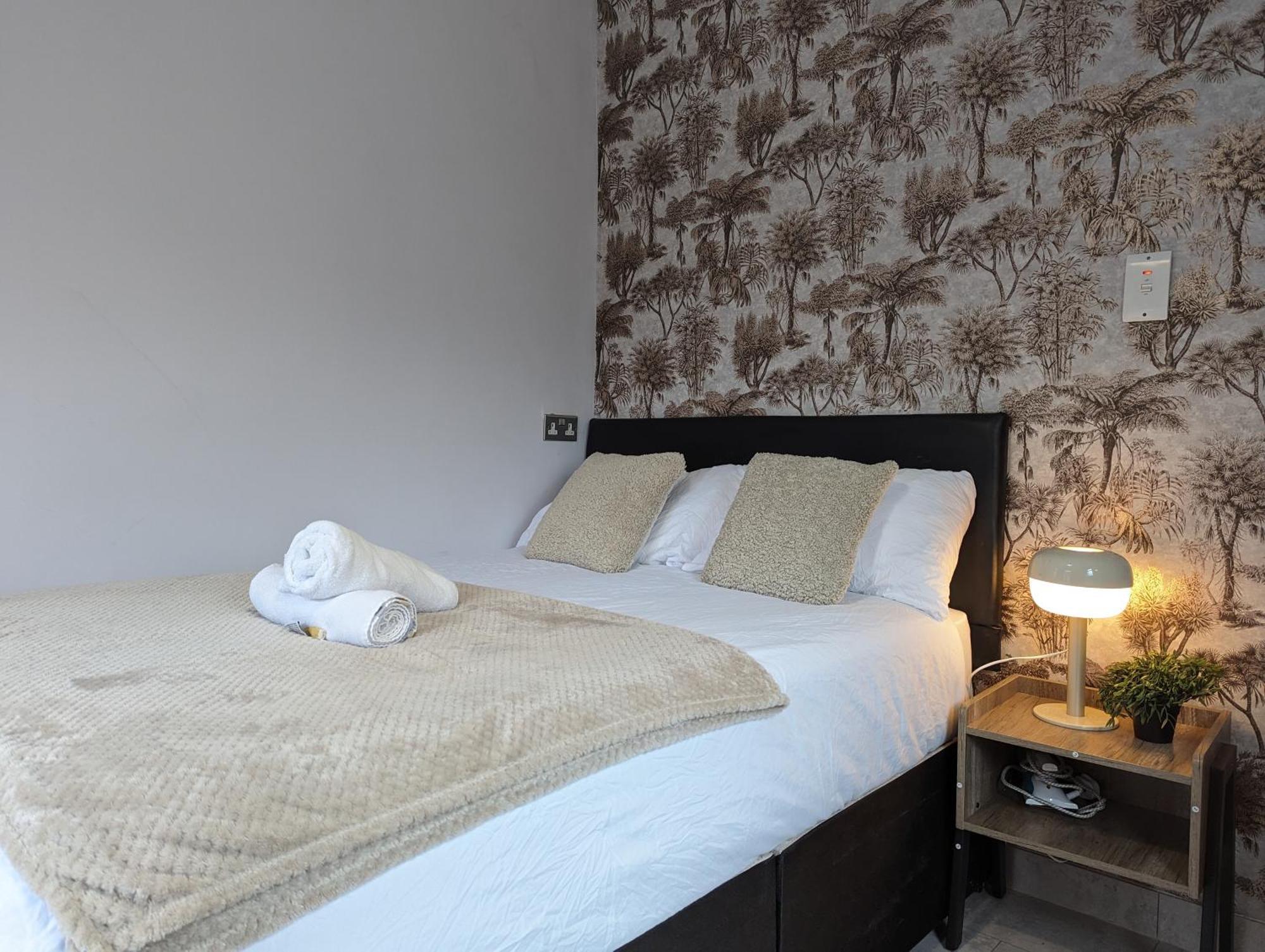 Inner-City Apartments - Basic Amenites Cardiff Buitenkant foto