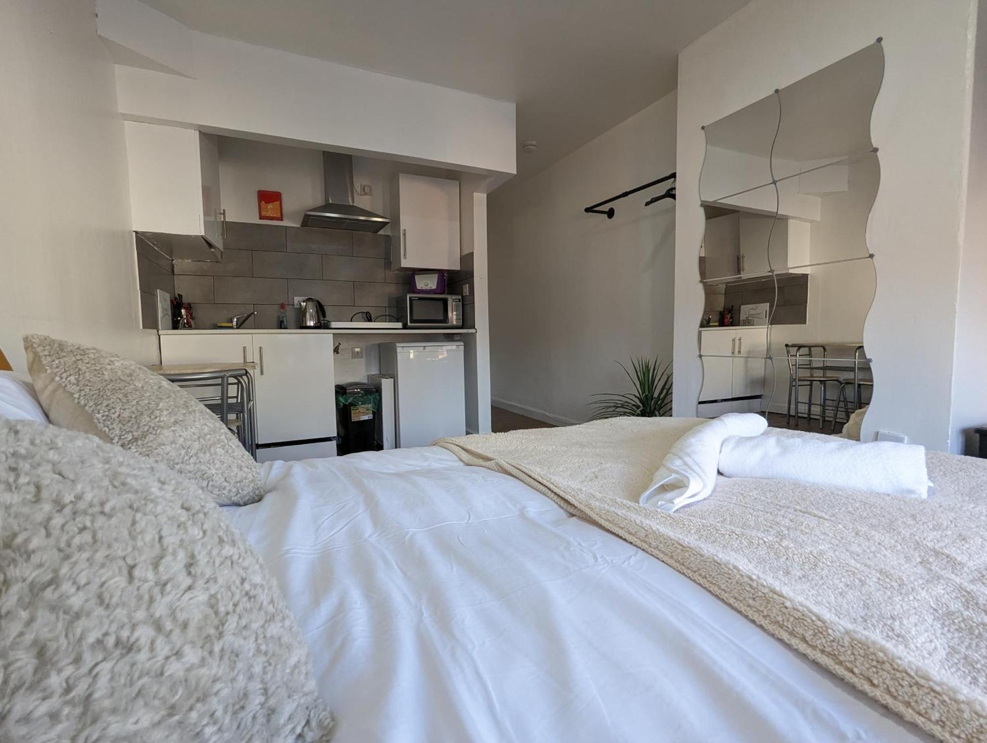 Inner-City Apartments - Basic Amenites Cardiff Buitenkant foto