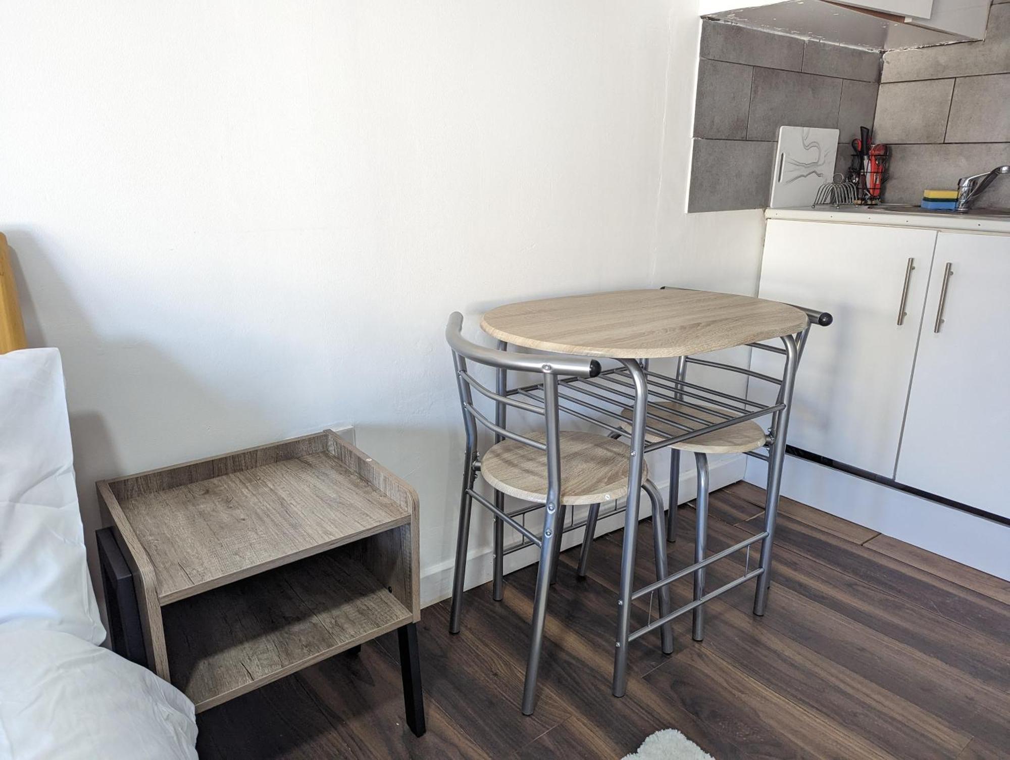Inner-City Apartments - Basic Amenites Cardiff Buitenkant foto