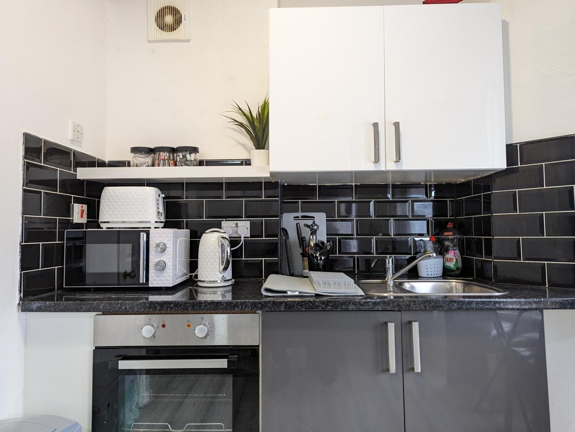 Inner-City Apartments - Basic Amenites Cardiff Buitenkant foto