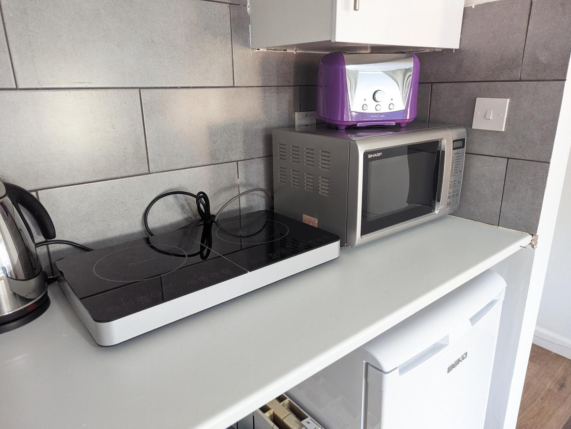 Inner-City Apartments - Basic Amenites Cardiff Buitenkant foto