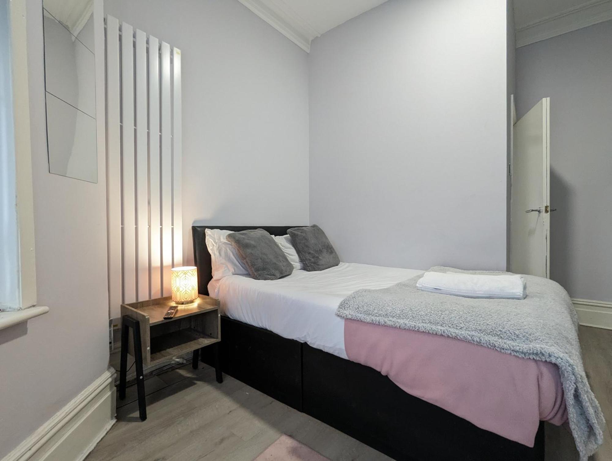 Inner-City Apartments - Basic Amenites Cardiff Buitenkant foto