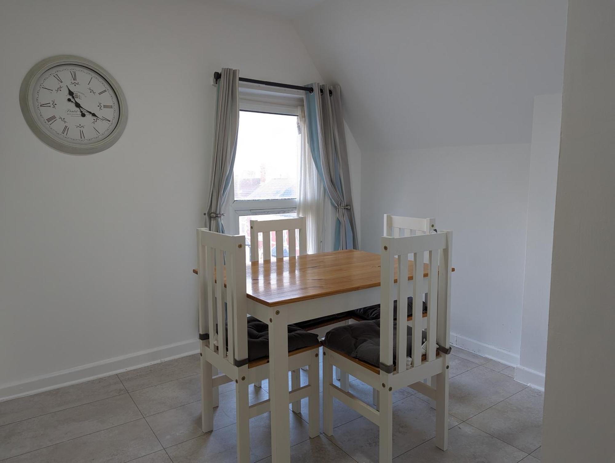 Inner-City Apartments - Basic Amenites Cardiff Buitenkant foto