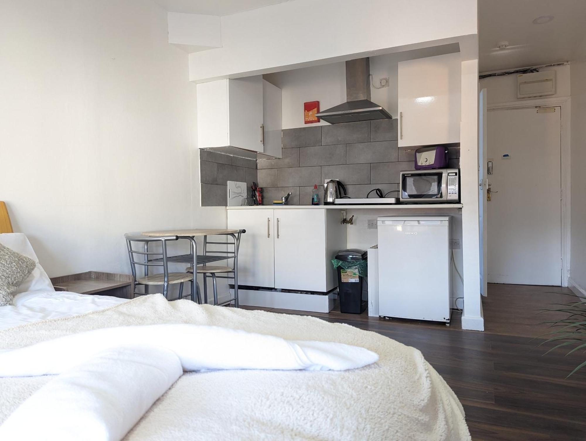 Inner-City Apartments - Basic Amenites Cardiff Buitenkant foto