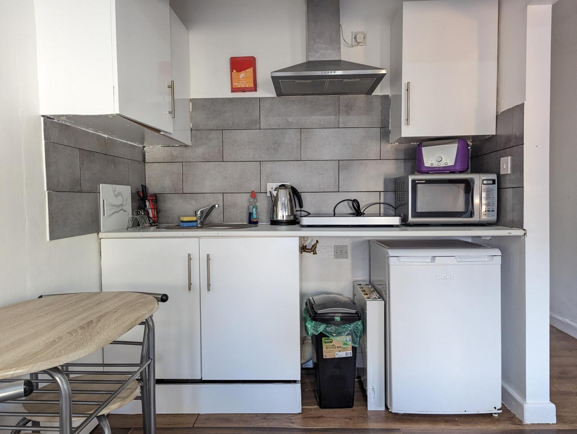 Inner-City Apartments - Basic Amenites Cardiff Buitenkant foto