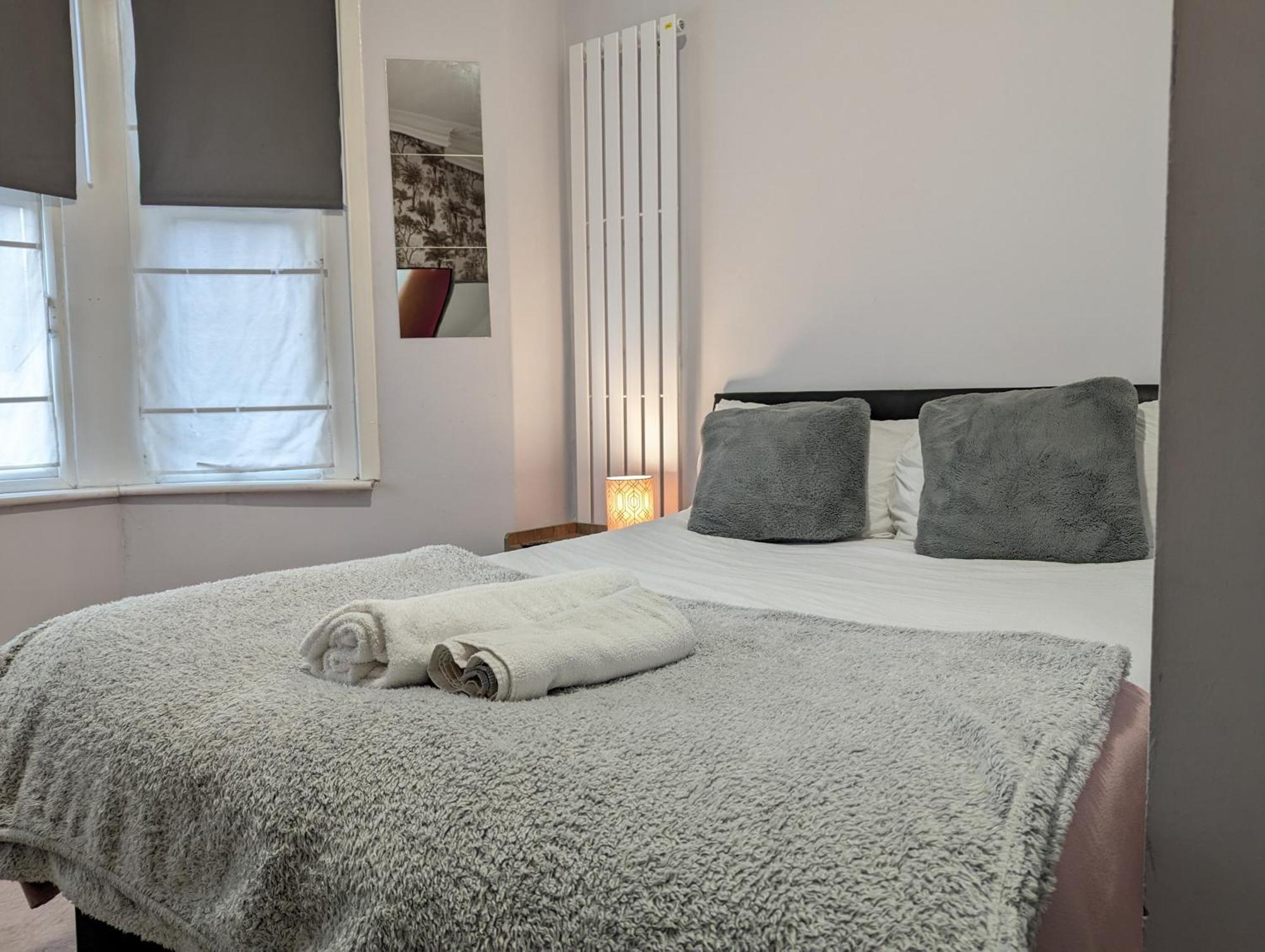 Inner-City Apartments - Basic Amenites Cardiff Buitenkant foto