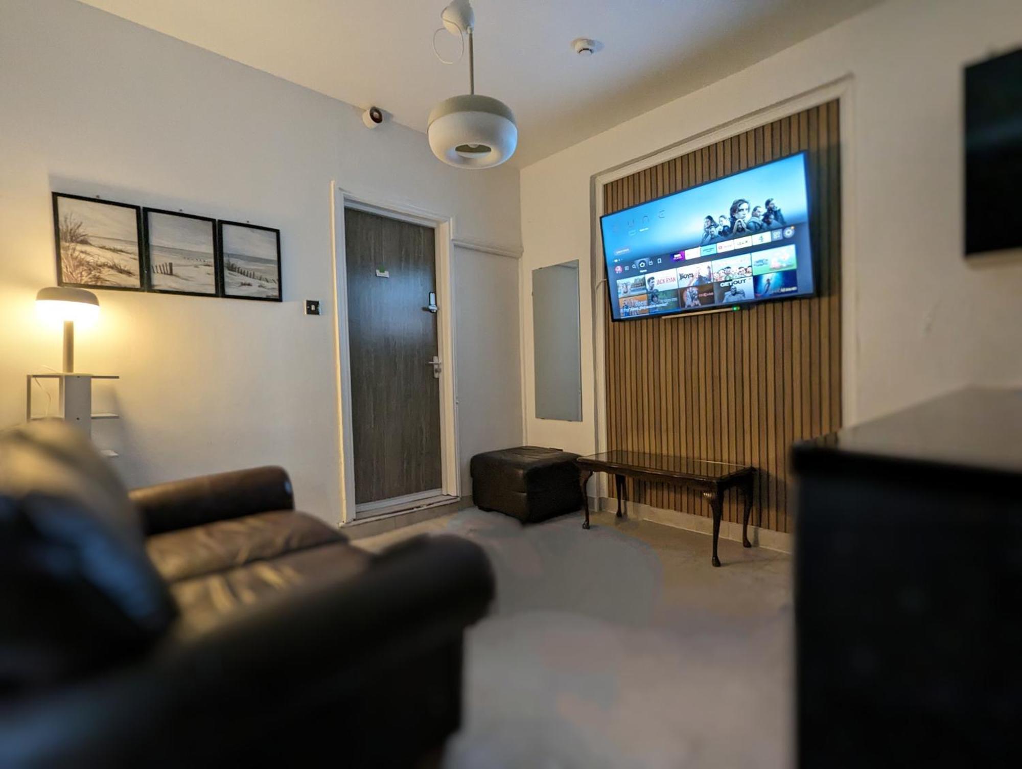 Inner-City Apartments - Basic Amenites Cardiff Buitenkant foto