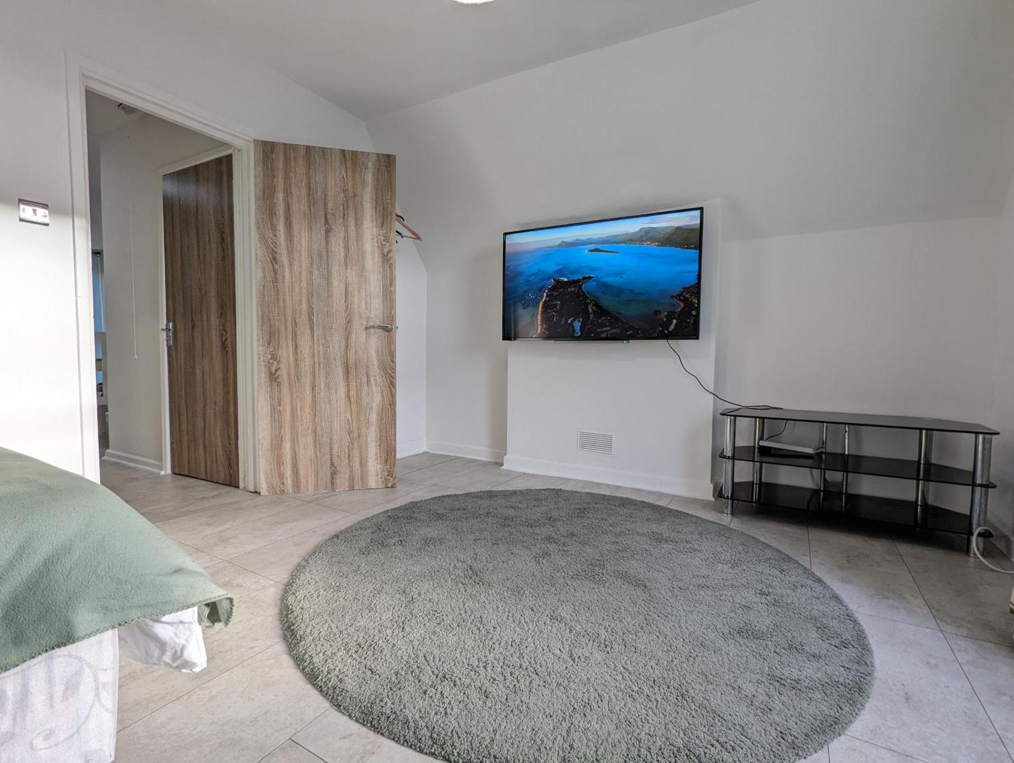 Inner-City Apartments - Basic Amenites Cardiff Buitenkant foto