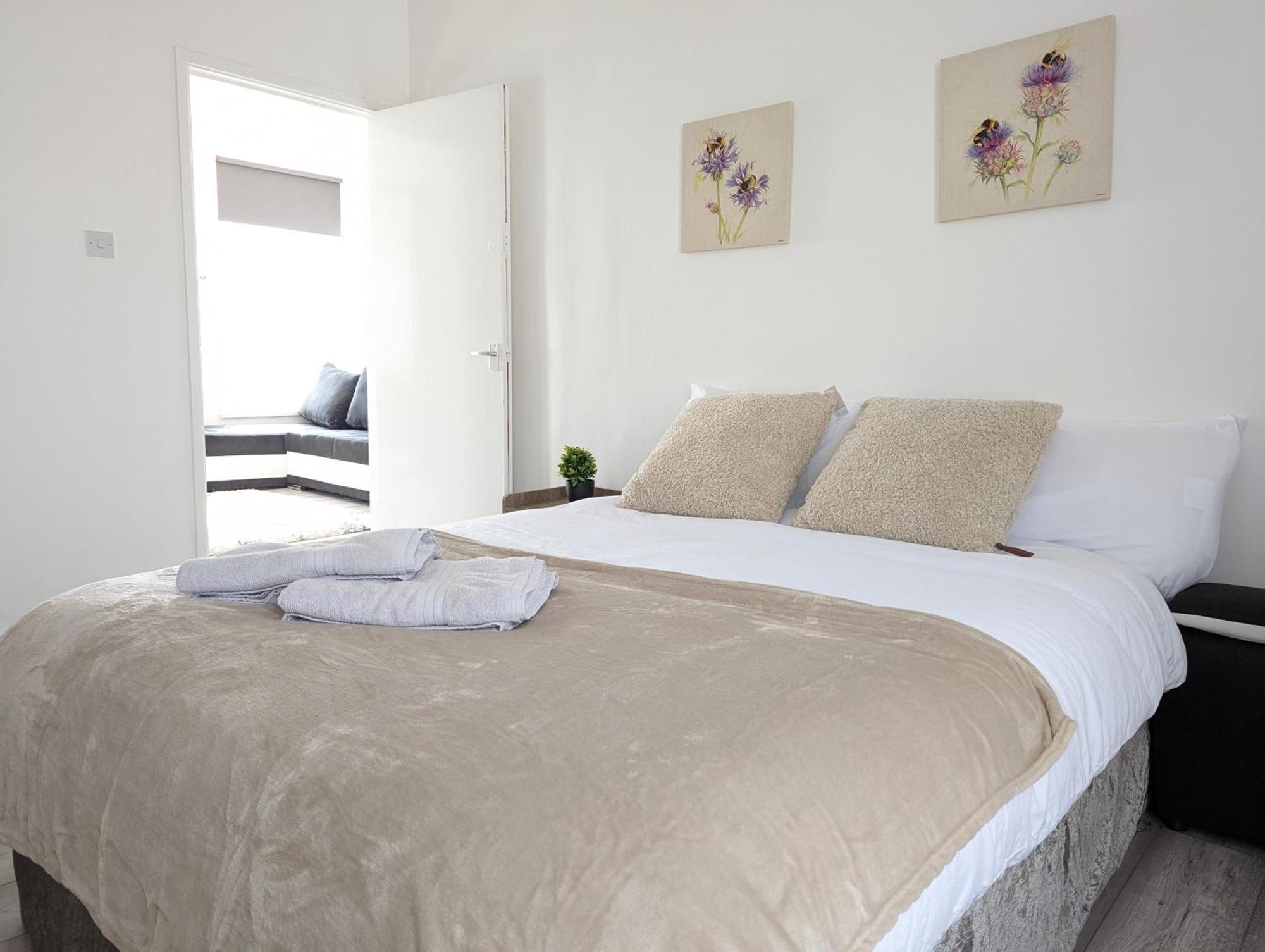 Inner-City Apartments - Basic Amenites Cardiff Buitenkant foto