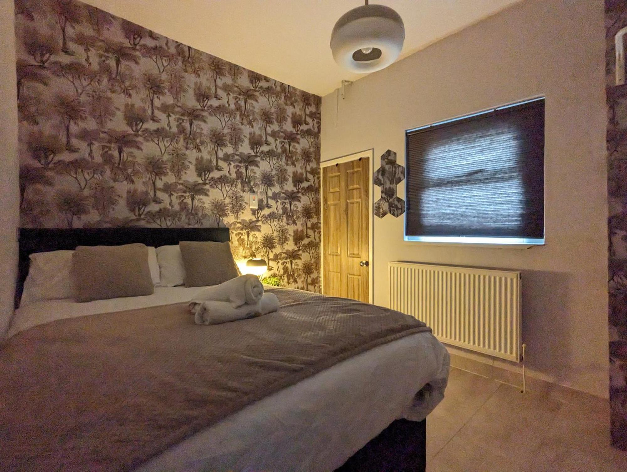Inner-City Apartments - Basic Amenites Cardiff Buitenkant foto