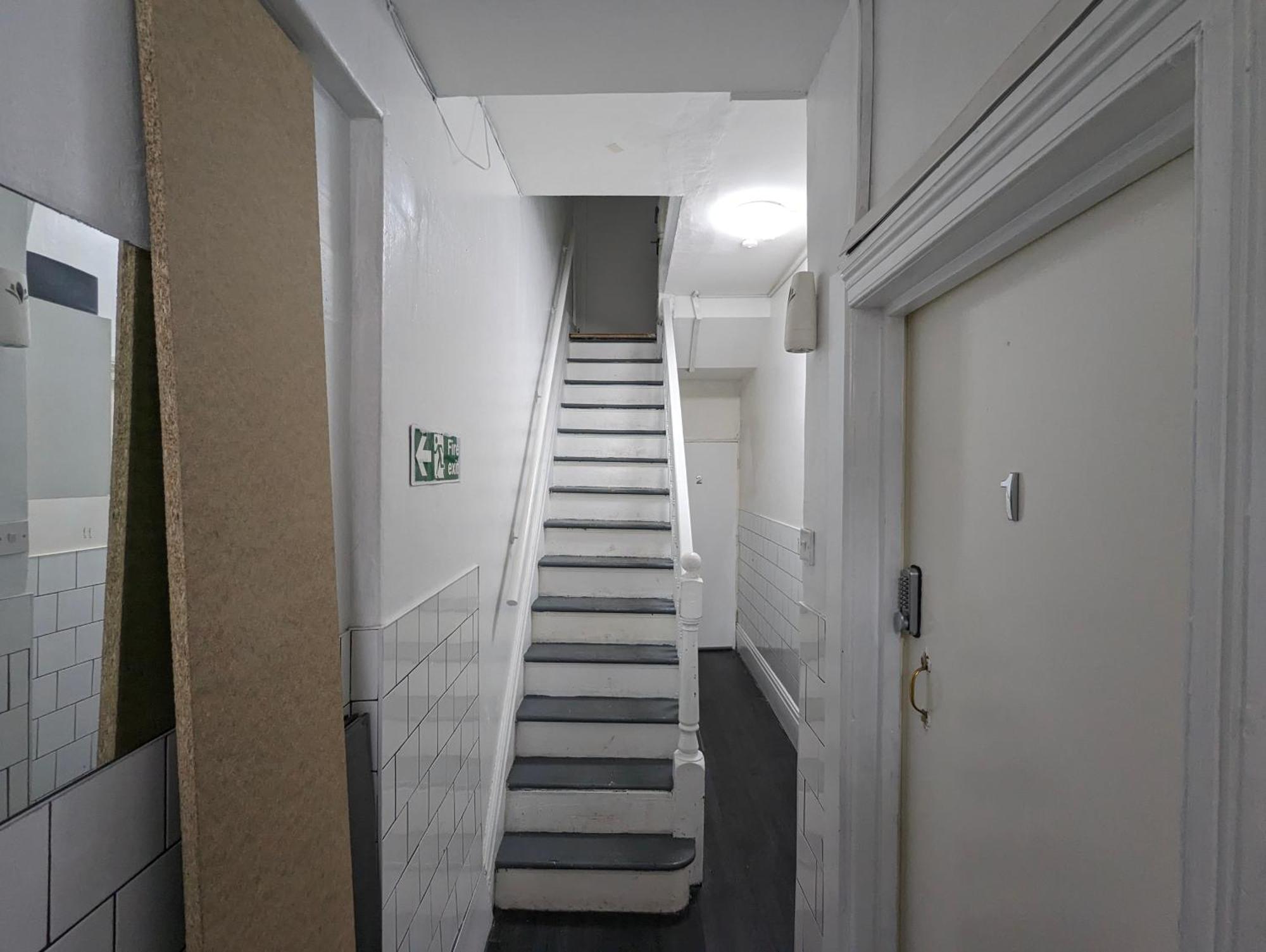 Inner-City Apartments - Basic Amenites Cardiff Buitenkant foto